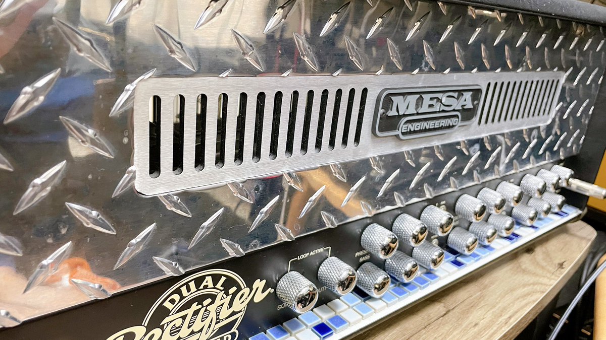 SimonMeg1's tweet image. 久しぶりのメンテ😌
わいのメインにしてしばらく使っていPRS SC 10top くっそ重いけど、Dual Rectifierとの相性は抜群やで🫵
#prs #sc #mesaboogie #guitar #amp
