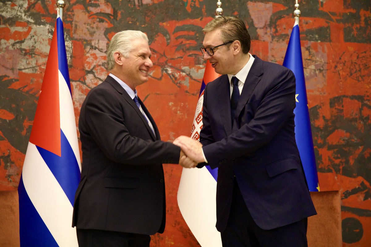 En fraterno y fructífero encuentro con el presidente Aleksandar Vučić @avucic, reafirmamos voluntad de seguir fortaleciendo los históricos lazos de amistad y cooperación que unen a #Cuba y #Serbia. Constatamos con satisfacción el excelente estado de los vínculos políticos 🇨🇺🇷🇸