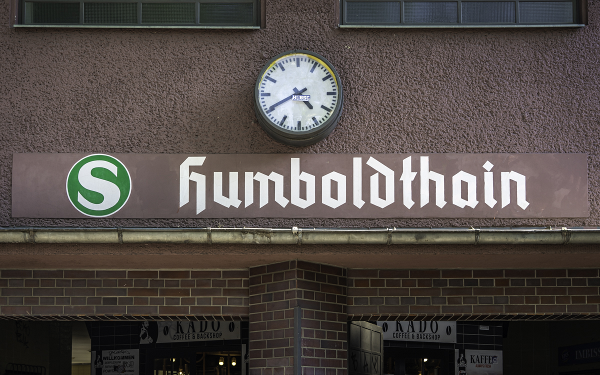 S1 — Humboldthain.
New sign in the old style.