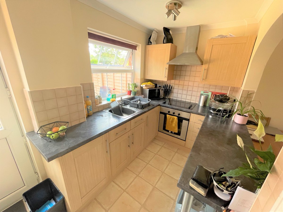 mac_reading's tweet image. **TO LET**

We are pleased to present a 2 bedroom house in Lower Earley. Located in a quiet cul-de-sac, it has a good sized garden, and would be perfect for a couple / small family.

✅£1500pcm
✅Off-road parking 
✅Available 5th August

Have a look below!
martinco.com/property/to-re…