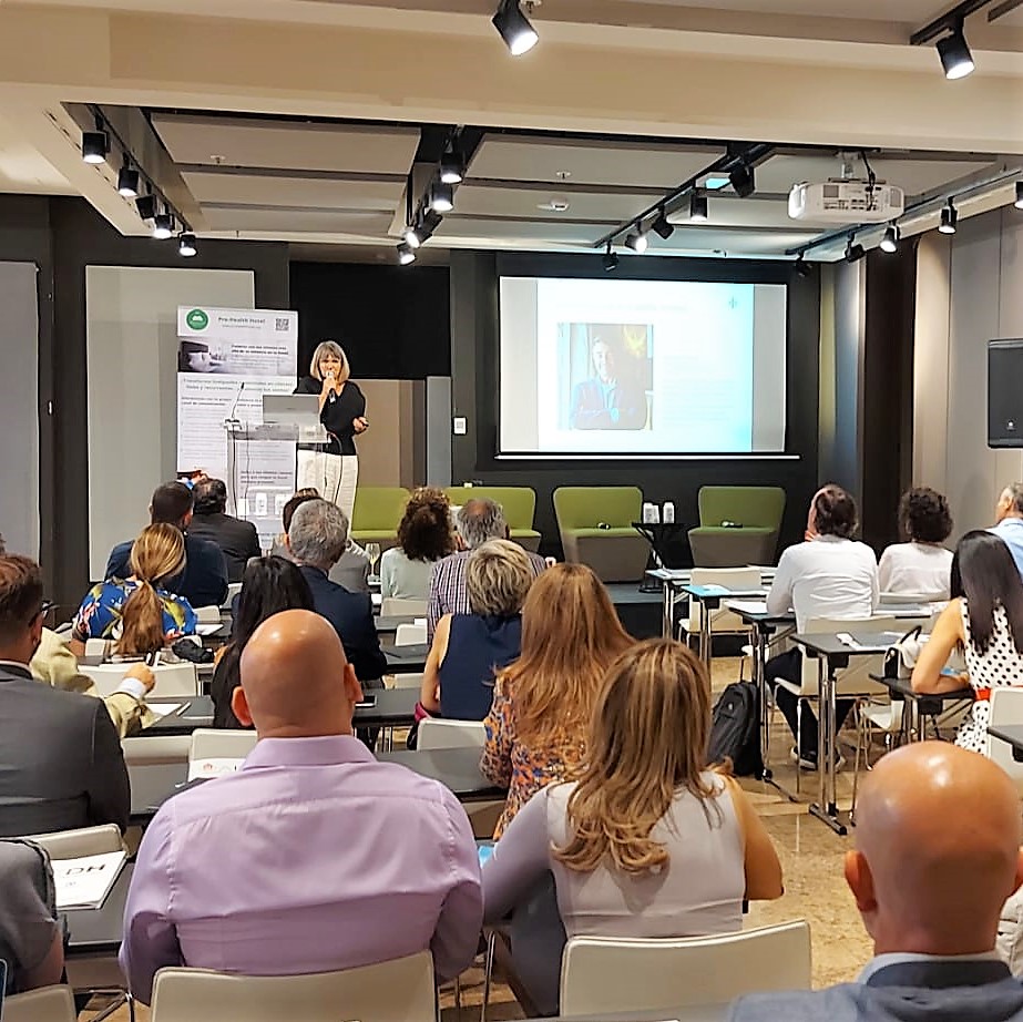 Comunidad_AEDH's tweet photo. 🙋‍♀️Seguimos con las micropresentaciones de este #HotelYSalud by @Comunidad_AEDH. Intervienen ahora @castillatermal, #ProHealthHotel, @AbadiaDeJabaga y #ABMMadrid. No es porque sean colaboradoras nuestras pero... ¡Son todas magníficas!😉
#Hoteles #Salud https://t.co/llYv97DhB6