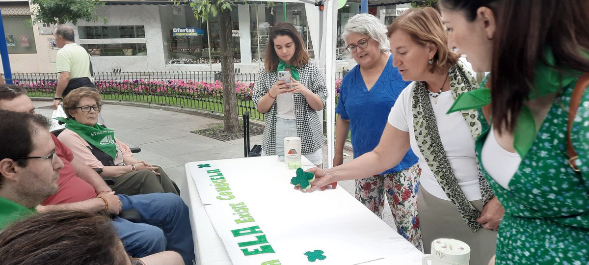 TalaveraAyto's tweet photo. El Gobierno municipal muestra su apoyo a los enfermos de ELA en el Día Mundial de la lucha contra la Esclerosis Lateral Amiotrófica.
#díamundialELA
#ataem #talavera #esclerosislateralamiotrófica https://t.co/JAOUGxN8H2