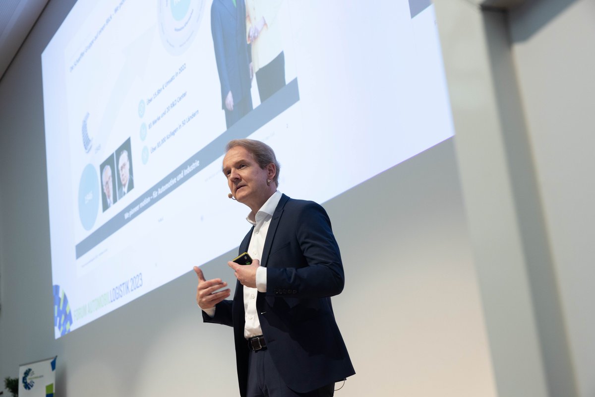 VDA_online's tweet photo. "Mit dem, was wir als Industrie verkörpern, können wir einen signifikanten Beitrag für die Zukunft unseres Planeten leisten", sagt Andreas Schick. Der @SchaefflerDE-COO sieht Technologie als entscheidenden Hebel zur Erreichung von Nachhaltigkeitszielen. #FAL23 @BVLoffice https://t.co/REyIpqlURi