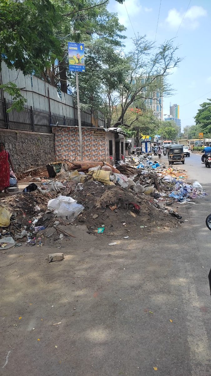 @mybmc Sad state of affairs at Saki Vihar Road, outside L&T Powai. Garbage dumped and strewn in the open, by the road, just outside Nirali hospital. 

#CleanMumbai  #GarbageDisposal #larsentoubro