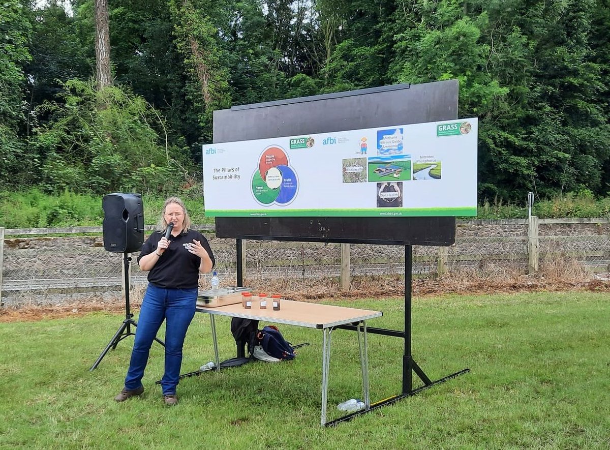 AFBI_NI's tweet photo. The tours are underway at the AFBI Grass Open Day #AFBIGrass23. At the first stop Professor Elizabeth Magowan talks about the 3 Key Pillars of Sustainability where Profit, Planet and People work in Harmony. #subtainability #grass #AFBIScience #AFBIResearch https://t.co/kFjX7Gv6JF