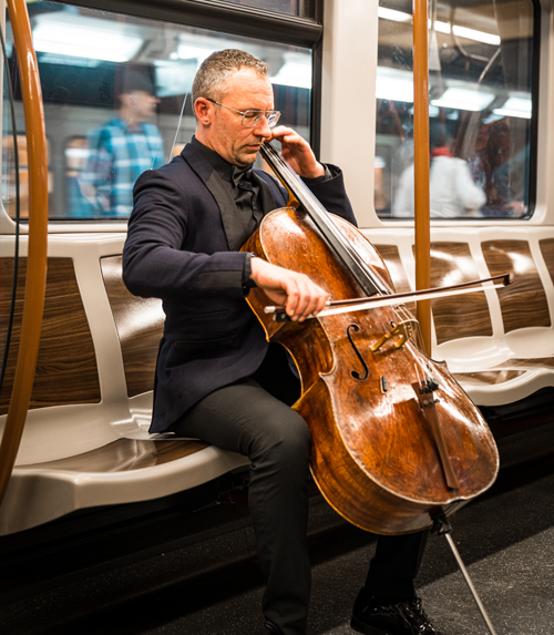 🎻 <a href="/BrusselsPhil/">Brussels Philharmonic</a> live aan het werk zien op het #MIVB-net? Dat kan deze namiddag! 

De muzikanten spelen op onze voertuigen en trakteren jou op een gratis en exclusief concert in het metrostation Rogier om 16 uur.

🚋 Tram 3 van 15u06 aan Esplanade richting Churchill
🚋 Tram 4 van