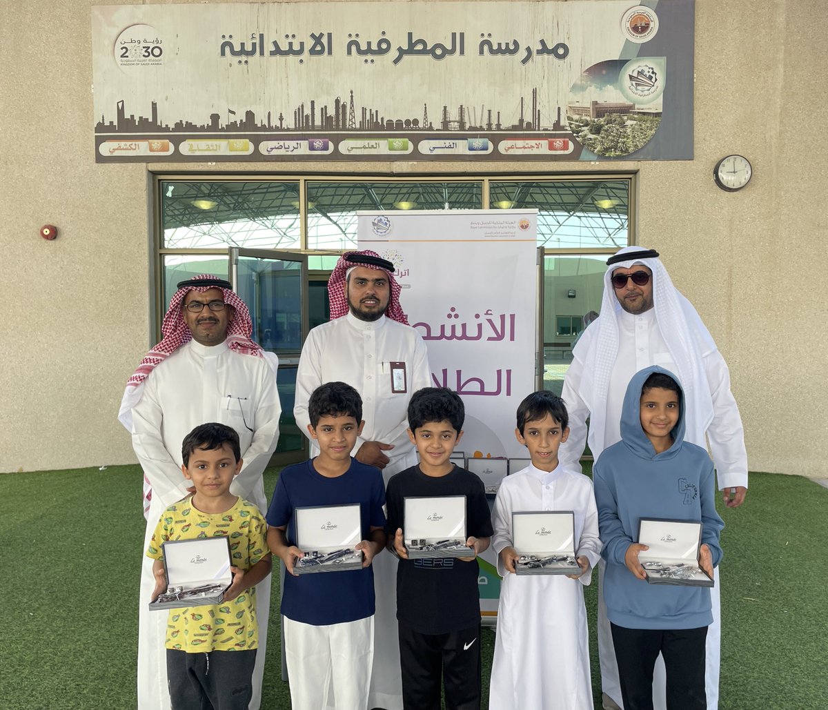 AlMATRAFIAH_sch's tweet photo. صور 📸 ||
كرّمت إدارة #المطرفية_الابتدائية 
الطلاب الفائزين في برنامج و مسابقة #الخط_العربي على مستوى طلاب الصف الثالث ، وتم اختيار 20 طالبًا متميزًا ومبدعًا 
في الخط لتكريمهم بعد فوزهم بالمسابقة . 
- شارك في البرنامج 145 طالب .
- مدة البرنامج 7 أسابيع دراسية . https://t.co/KkAGUEdhH4