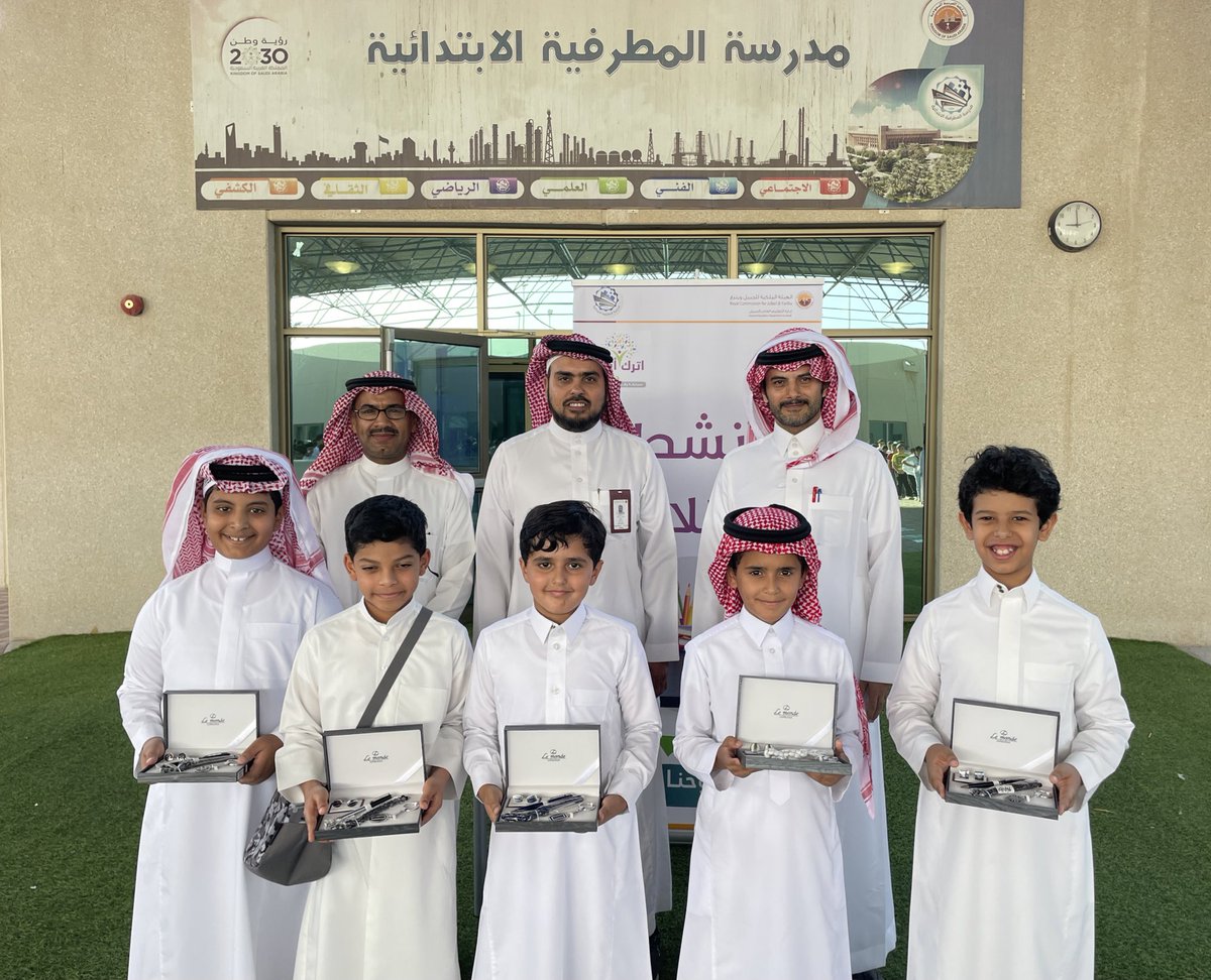 AlMATRAFIAH_sch's tweet photo. صور 📸 ||
كرّمت إدارة #المطرفية_الابتدائية 
الطلاب الفائزين في برنامج و مسابقة #الخط_العربي على مستوى طلاب الصف الثالث ، وتم اختيار 20 طالبًا متميزًا ومبدعًا 
في الخط لتكريمهم بعد فوزهم بالمسابقة . 
- شارك في البرنامج 145 طالب .
- مدة البرنامج 7 أسابيع دراسية . https://t.co/KkAGUEdhH4