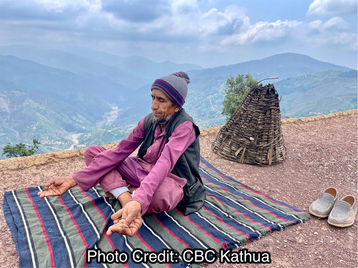 An elderly performing #yoga at remote village Machedi in #Kathua J&K on #IDY2023. 
#YogaforVasudhaivaKutumbakam 
@DrJitendraSingh @MIB_India @CBC_MIB @PIB_India @districtadmkat1 @CBCJammuKashmir @moayush @DiprKathua