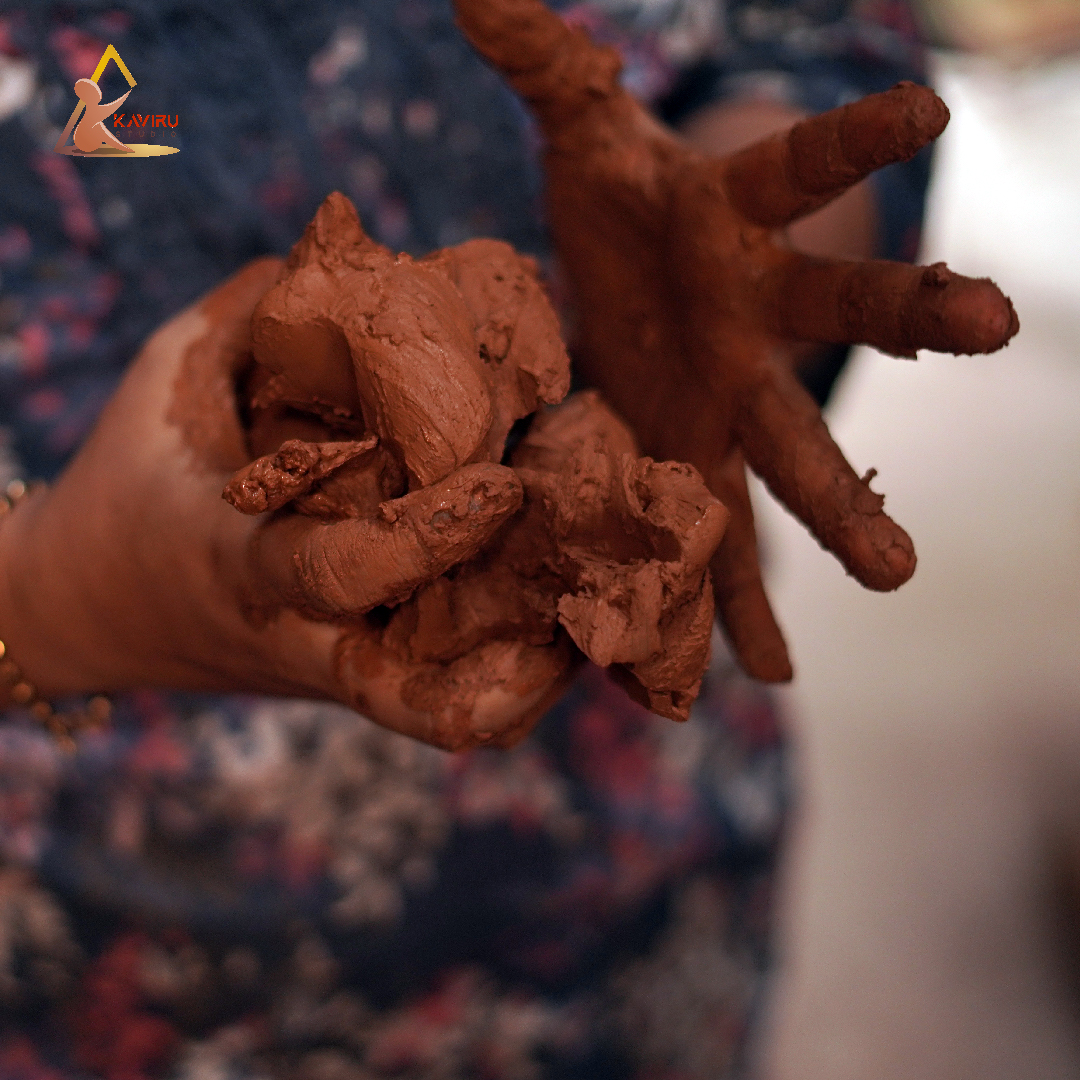 Kavirustudio's tweet photo. A masterwork of artistry and imagination, sculpture marks the beginning of a visual journey into a realm where the unseen finds tangible expression.
.
#kavirustudio #kaviruartstudio #art #artist #artwork #sculpture #sculpting #sculptor #contemporaryfineart #portrait https://t.co/sn9Z9fIWge