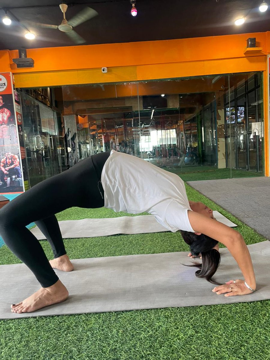TejasSoni18's tweet photo. GLOBAL LIMOVERSE COMMUNITY, #TEAMKESHVI CELEBRATING "INTERNATIONAL YOGA DAY-2023"
#healthcrusadersvizag #teamprewitvizag #limoversecommunity #limoverse #yogadaychallange #yogadaycelebration #InternationalYogaDay #NFT #BurnToEarn #VIEROOTS #EPLIMO https://t.co/lHUhW2NBDU