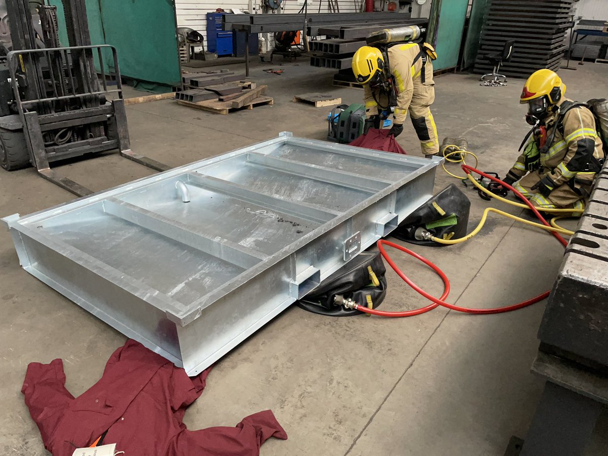 SFRS_GST's tweet image. 2-2 Team work from crews resulted in 6 simulated casualties rescued @RuthLeeLtd 👏🏻 Good display of command decisions and #HazMat advice ☠️ Accident resulting in leak of Argon gas 💨 Training to achieve #OperationalExcellence ✅ Team strive to try and provide #RealisticTraining 👨🏻‍🚒