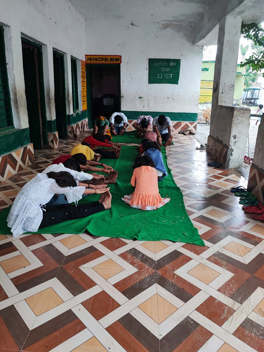 NPS_0001's tweet photo. इस प्रतिकूल मौसम में आज योग दिवस पर प्राथमिक विद्यालय मतौली ब्लॉक जलालाबाद जनपद कन्नौज के बच्चे अपना योगदान देते हुए।
#yogainbasic https://t.co/wYGEcCutf1