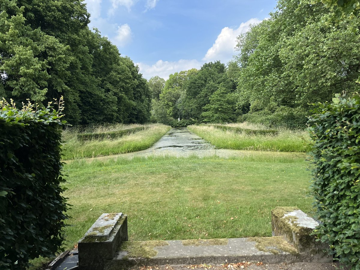 De tuinen van kasteel Weldam. Ze zijn te bezoeken van maandag tot vrijdag (niet in het weekend).
