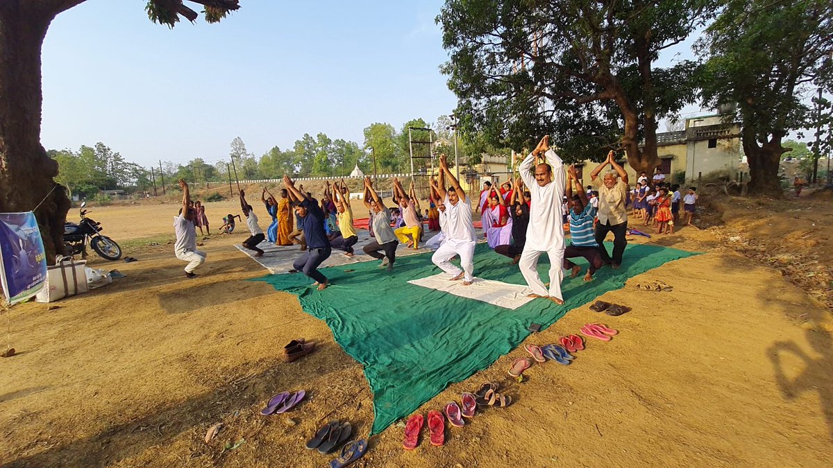 AbhijitKumar_90's tweet photo. Organizing yoga camp. VLE Abhijit Kumar Pradhan 
Kalla, Barkote, Deogarh, Odisha https://t.co/BEbSrm2vFb