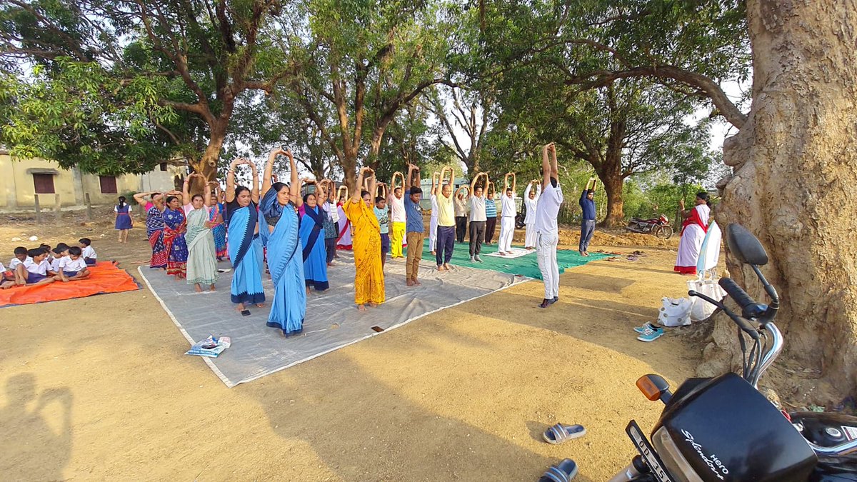 AbhijitKumar_90's tweet photo. Organizing yoga camp. VLE Abhijit Kumar Pradhan 
Kalla, Barkote, Deogarh, Odisha https://t.co/BEbSrm2vFb