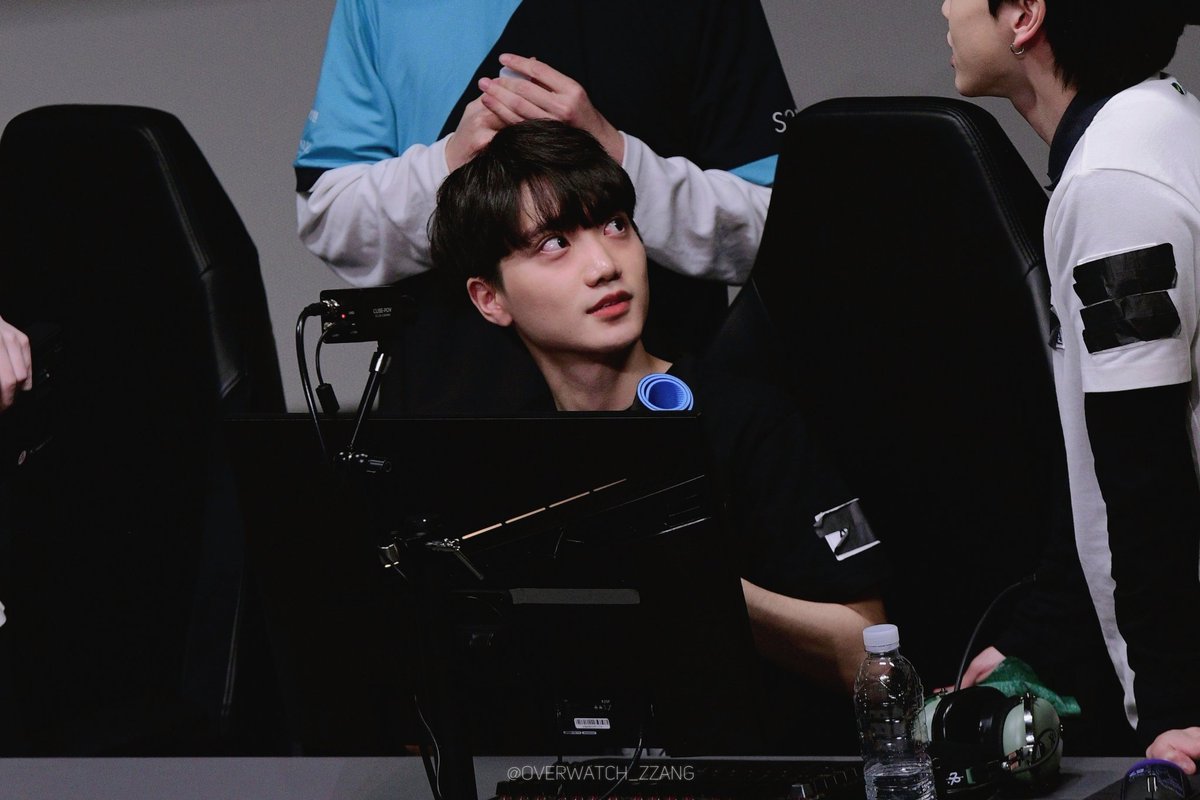 Overwatch_zzang's tweet photo. 221217 오버워치 레전드배틀  
#버드링 #BIRDRING https://t.co/lUcDgWGqg7