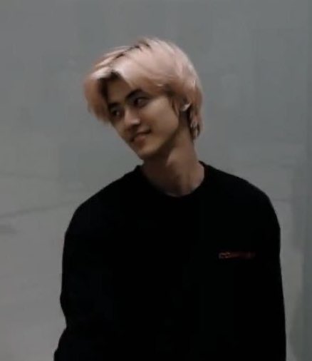 klao21's tweet photo. “เพื่อนหนูบอกว่าพี่หล่ออะ”

“เพื่อนหรือเธอคะ” https://t.co/fo5V8pRukp