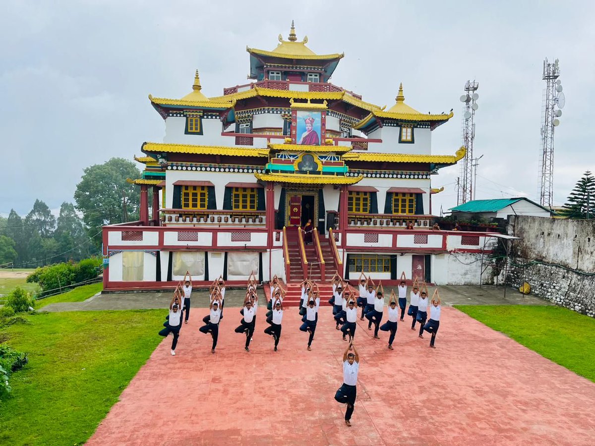 More Glimpses of #InternationalDayofYoga celebrations by #IndianArmy. 3/3

#YogaBharatMala