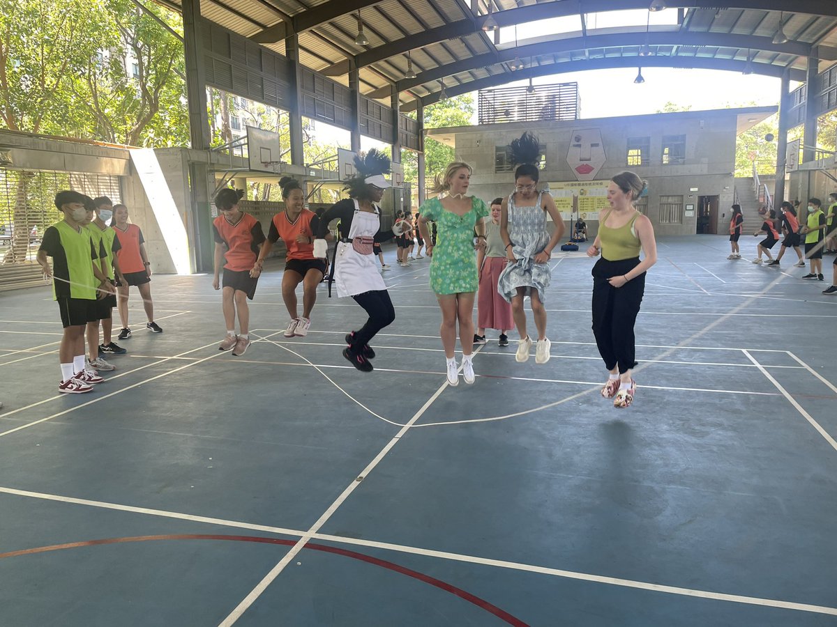 MissWalkerlangs's tweet photo. Day 4 - Journey down to the city of Tainan, my favourite place in Taiwan! Visit to a local middle school, so special seeing all the students interacting and making friends! Thank you to Jhongsiao Junior High for hosting 😊 @CastlebraeCCC @TynecastleHigh @SwireCentreEdin https://t.co/rwBc08UExK