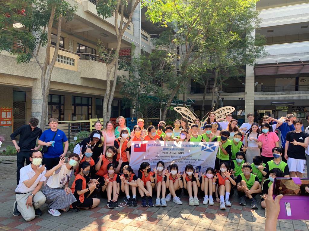 MissWalkerlangs's tweet photo. Day 4 - Journey down to the city of Tainan, my favourite place in Taiwan! Visit to a local middle school, so special seeing all the students interacting and making friends! Thank you to Jhongsiao Junior High for hosting 😊 @CastlebraeCCC @TynecastleHigh @SwireCentreEdin https://t.co/rwBc08UExK