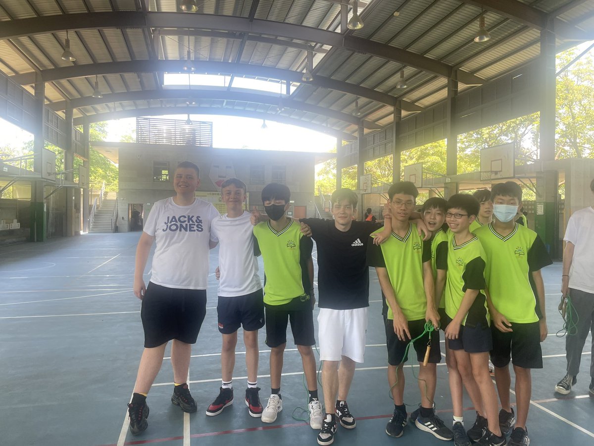 MissWalkerlangs's tweet photo. Day 4 - Journey down to the city of Tainan, my favourite place in Taiwan! Visit to a local middle school, so special seeing all the students interacting and making friends! Thank you to Jhongsiao Junior High for hosting 😊 @CastlebraeCCC @TynecastleHigh @SwireCentreEdin https://t.co/rwBc08UExK