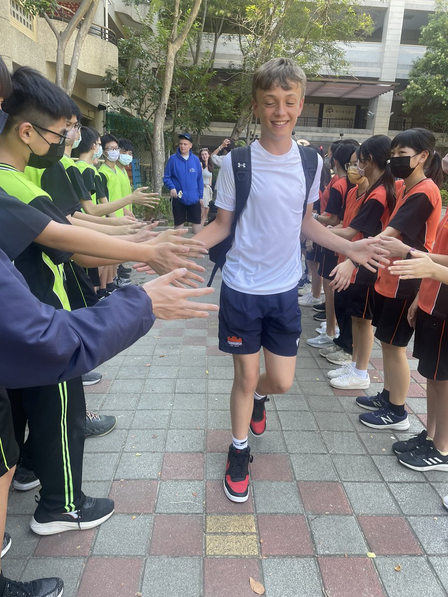 MissWalkerlangs's tweet photo. Day 4 - Journey down to the city of Tainan, my favourite place in Taiwan! Visit to a local middle school, so special seeing all the students interacting and making friends! Thank you to Jhongsiao Junior High for hosting 😊 @CastlebraeCCC @TynecastleHigh @SwireCentreEdin https://t.co/rwBc08UExK