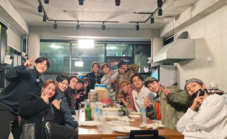 mshchn's tweet image. —Kosan free [Seventeen AU]

"mentang-mentang kos ga bayar, akhlak buruk lu semua jadi keluar"