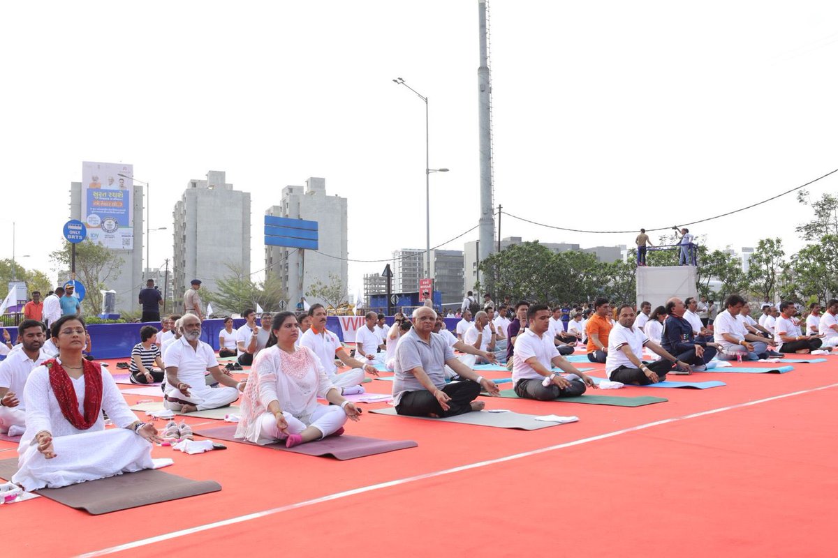 Yoga brought us together in peace ☮️ and harmony  - even the Chief Minister of Gujarat, Shri Bhupendrabhai Patel, and the Home Minister of Gujarat, Harsh Sanghvi, joined us in this beautiful and light-hearted experience. 🧘🏻‍♂️
.
.
.
.
.
.
#vnsgu #university #southgujarat #study