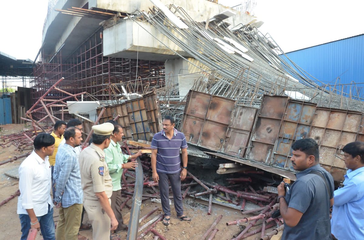 ians_india's tweet photo. At least 8 workers were injured when a portion of a ramp of an under-construction #FlyoverCollapsed in #Hyderabad in the wee hours. 

The condition of one of the injured is stated to be critical. Police said the accident occurred when workers were laying slabs over the pillars. https://t.co/bYWoUx88MU