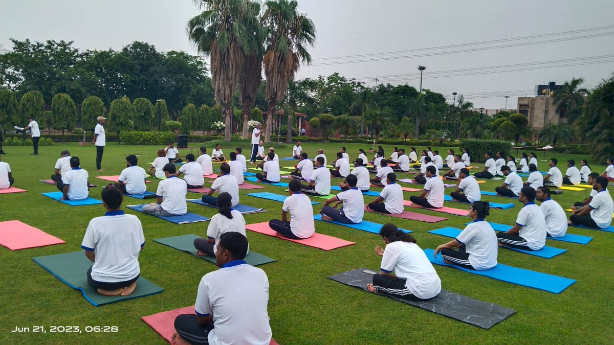 GoIStats's tweet photo. 9th International Day of Yoga (IDY) was celebrate at National Statistical Systems Training Academy (NSSTA) on 21st June, 2023. Yoga activities, including Common Yoga Protocol, were undertaken by Officers and their families, Officer Trainees and staff of NSSTA. https://t.co/SPlmq7XK1E