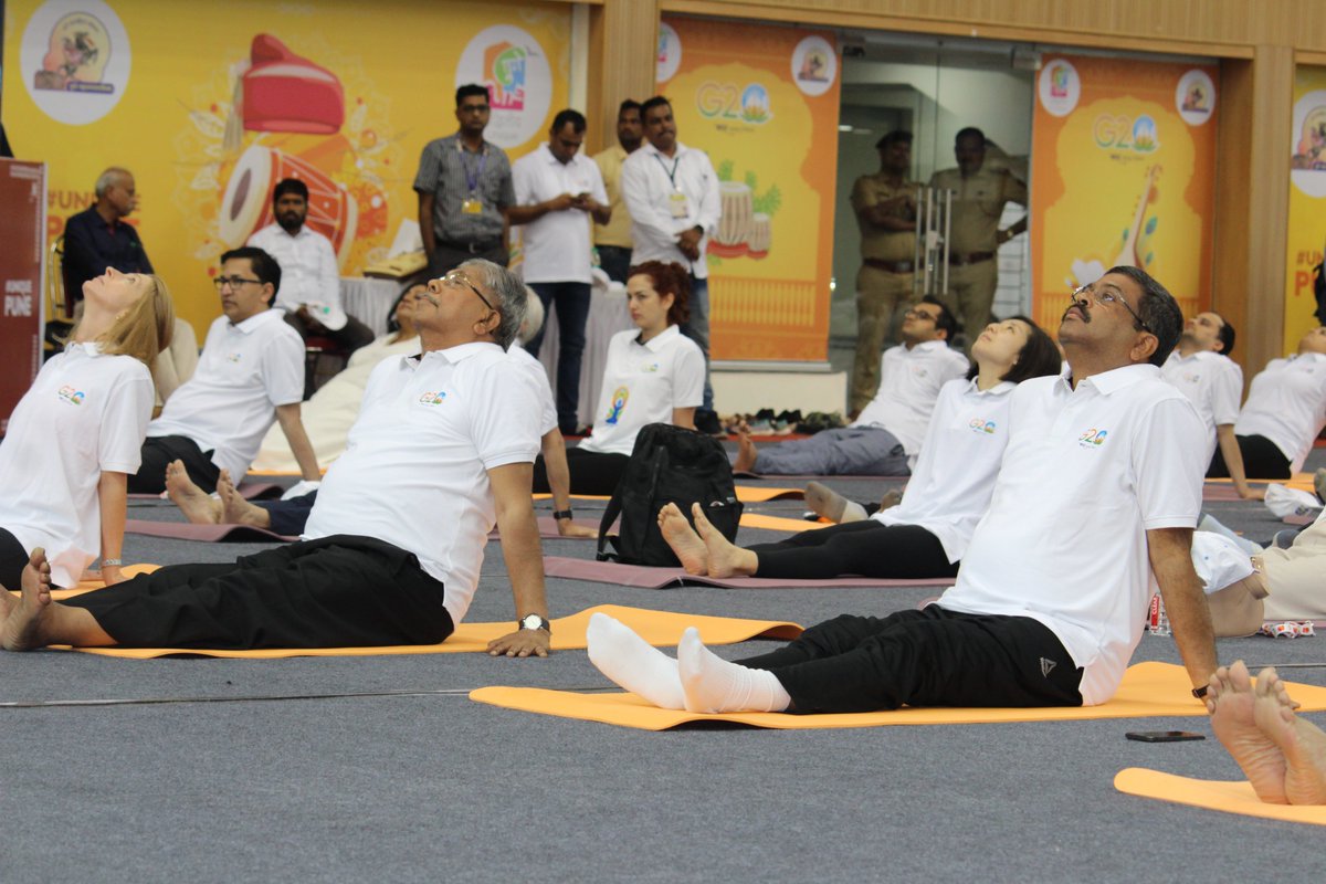 G20edu_Pune's tweet photo. Union Education Minister Dharmendra Pradhan, Maharashtra's Minister for Higher &amp; Technical Education Chandrakant Patil, and Savitribai Phule Pune University's Vice Chancellor, Dr. Suresh Gosavi participated in #InternationalYogaDay celebrations
@g20org https://t.co/hYa5lh3jKc