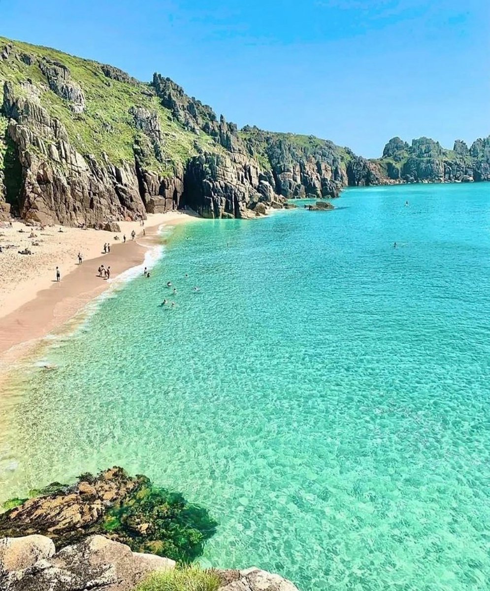 Porthcurno Beach is a stunning beach on the South West Coast of Cornwall which has been a popular filming location for the Poldark series. More details here… m.facebook.com/story.php?stor… Thanks to @seaswimcornwall for the great photo.