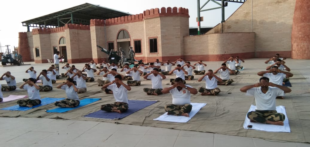 As the world comes together to commemorate #InternationalYogaDay2023 , #SeemaPraharis @BSF_Gujarat conducted a yoga session at the iconic border tourism destination site Seema Darshan Nadabet upholding the spirit of unity & spreading message  of #YogaforVasudhaivaKutumbakam.