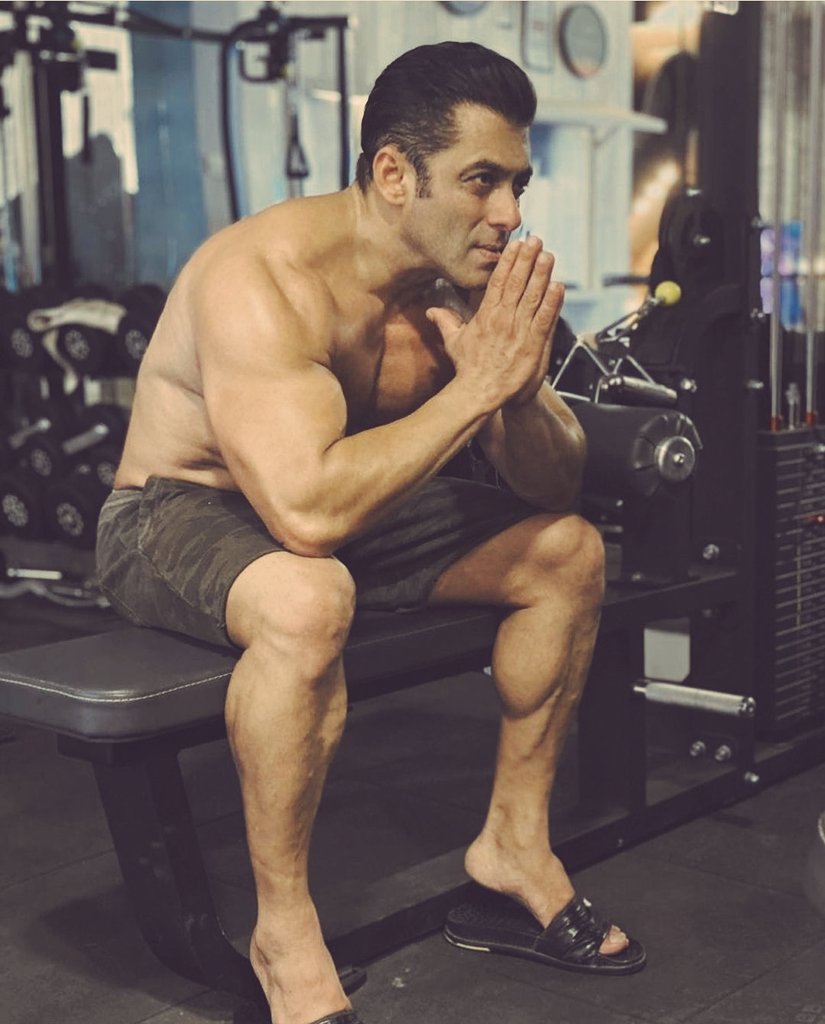 Happy #InternationalYogaDay  #SalmanKhan  Being Strong 💪
#YogaForHealth