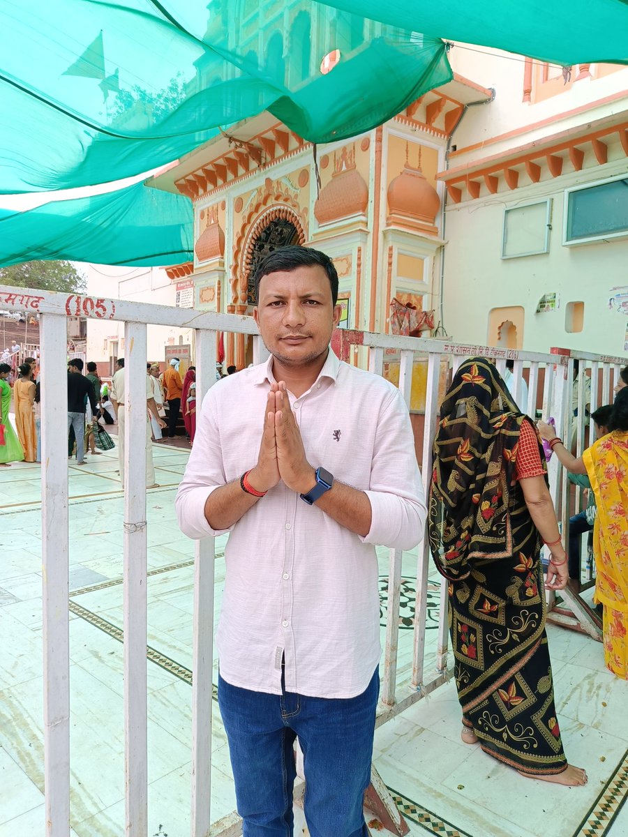 SawarnArmychief's tweet photo. आज राजा राम मंदिर ओरक्षा (नेवाड़ी, मध्य प्रदेश) में भगवान श्री राम जी के दर्शन करने का सौभाग्य प्राप्त हुआ।
#राजा_राम_चंद्र_की_जय https://t.co/IxDJvtUhbm