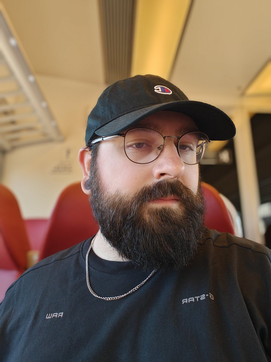 RedDuelist's tweet photo. #INDIGOShowcase fit check, I'm on my way, now you know how to recognize me!

Come talk about Indie Game PR &amp; Marketing as our mission over @GameTastes is to help as many studios with minimum funding 🤘 https://t.co/sv6NauHb73