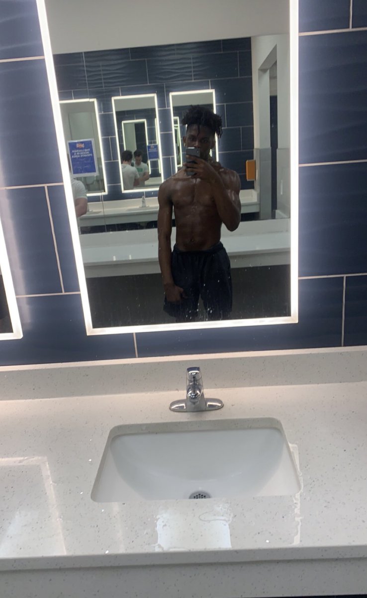 the_mcj1's tweet photo. Happy born day to me🌍🔒 https://t.co/bfjtnCfAMv