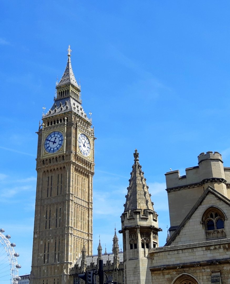 À Londres, pour la conférence sur la reconstruction de l'Ukraine.
L'agression russe ne réussira pas et nous aiderons l'#Ukraine  à se reconstruire.