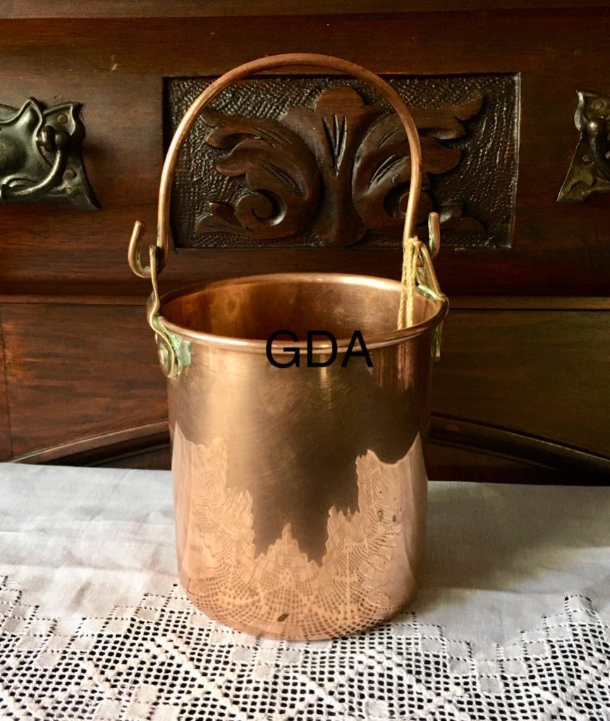 Shimmering copper and brass. A range of items from practical to decorative, both vintage and antique. 
See them and more at,
Dieudonneart.com/antiques

#earlybiz #elevenseshour #shopindie