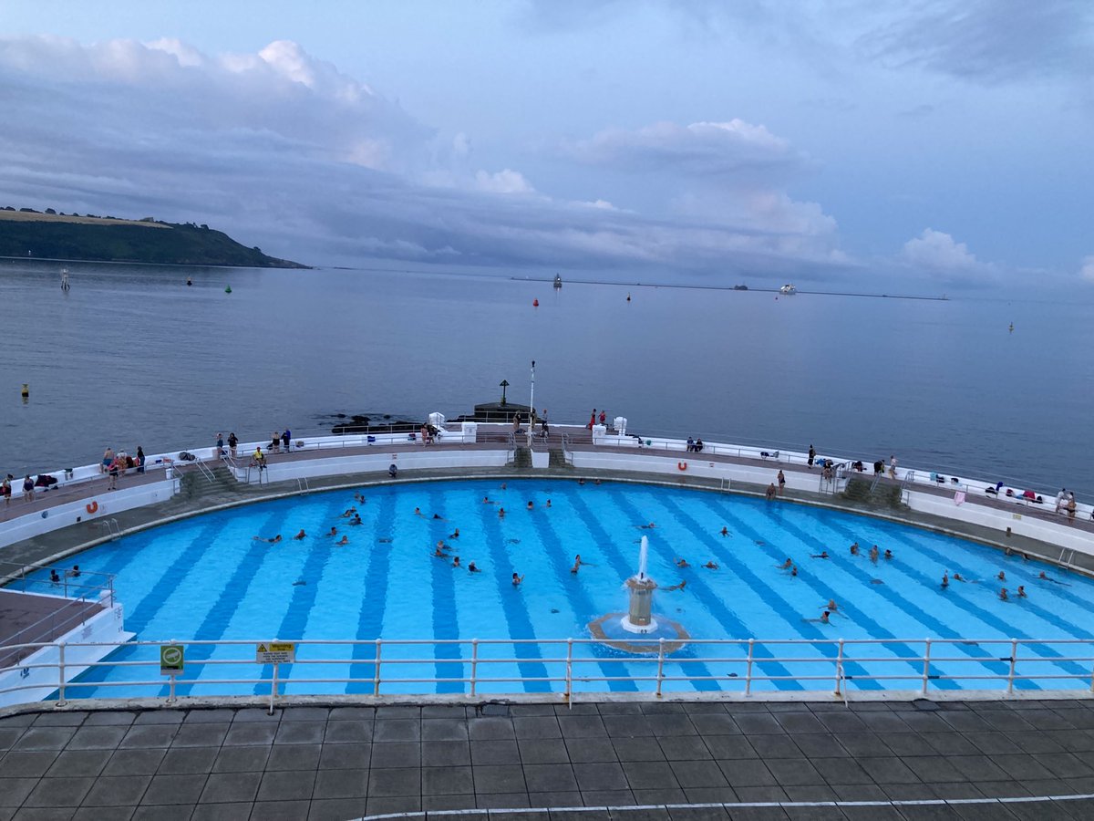 sue_dann's tweet image. A beautiful Mid Summer Solstice morning and a lovely swim in ⁦@plymouthcc⁩  Tinside Lido at 5am 🏊‍♀️🌞🥰