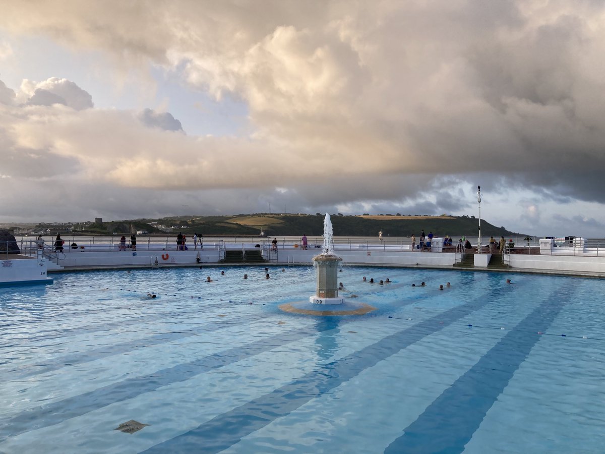 sue_dann's tweet image. A beautiful Mid Summer Solstice morning and a lovely swim in ⁦@plymouthcc⁩  Tinside Lido at 5am 🏊‍♀️🌞🥰