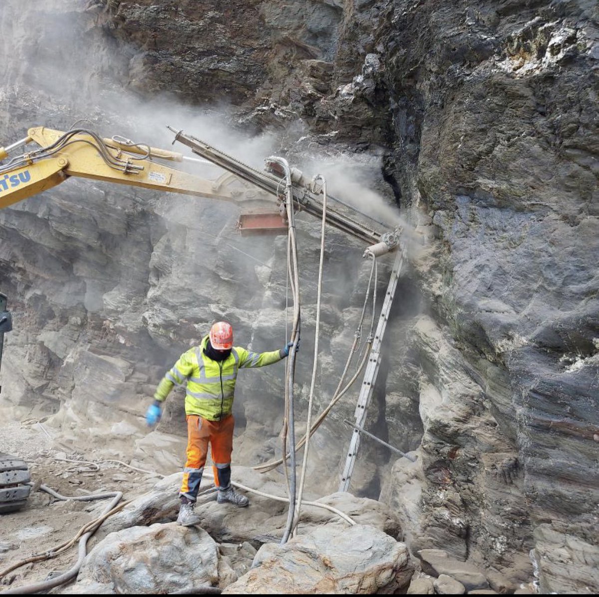 SaveWhipsy's tweet photo. Remember this @healthandsafety s**t show &amp; the horrendous destruction of the cliff? This will start again in September if we don’t raise £10k for our @CrowdJustice legal campaign 
https://t.co/Mic0tmfhRb
#savewhipsiderrycliffs #protectnature
 #environment https://t.co/0LoPDPASk6