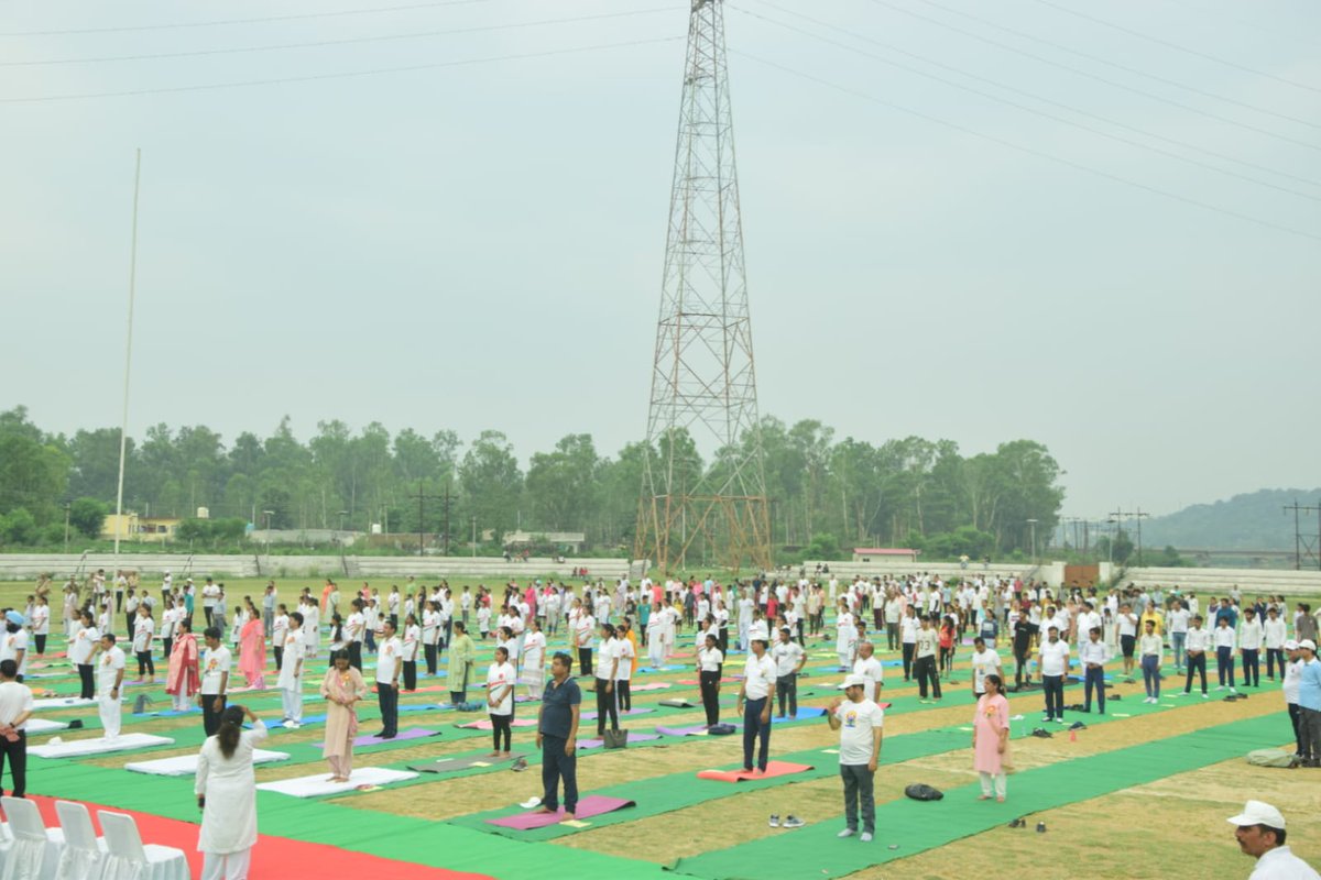 diosamba1's tweet photo. #YogaDiwasJK
#09th International Yoga Day being celebrated at Hqr #RaniSuchetSinghSportsStadiumSamba !!
#IDY2023
@moayush
@OfficeOfLGJandK
@diprjk
@abhi1shrma
@ddnews_jammu https://t.co/H6epbTrQwd