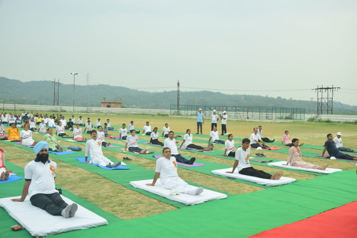diosamba1's tweet photo. #YogaDiwasJK
#09th International Yoga Day being celebrated at Hqr #RaniSuchetSinghSportsStadiumSamba !!
#IDY2023
@moayush
@OfficeOfLGJandK
@diprjk
@abhi1shrma
@ddnews_jammu https://t.co/H6epbTrQwd