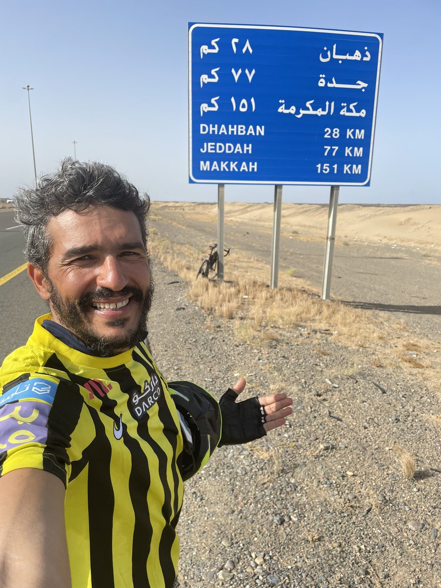 NabilEnnasri's tweet photo. 8h30 en ce 3e jour du mois de Dhul Hijja. La nuit a été courte et agitée mais j’avance bien depuis l’aube Al HamduliLah.
Je suis en passe de réussir mon pari de pédaler 232 km en moins de 24h… Djeddah est à côté et la 🕋 se rapproche à grand pas.
🤲🙏
#HadjByCycle 🌍
#Labayk https://t.co/shlj5QDbb3