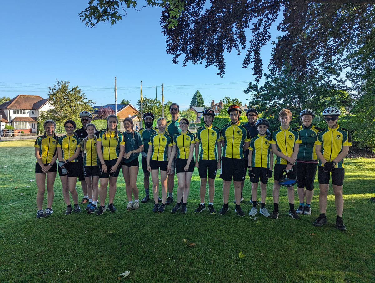 ArdenCycling's tweet photo. 12 students from Arden Academy set off this morning to complete a 100km bike ride to raise money for @TeenageCancer. Weather is perfect https://t.co/Ch8CGOQqk0