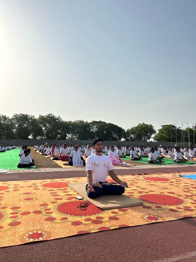 Shashankyoga's tweet photo. Glimpse of 9th international yoga day #IDY2023 #yoga #YogaForHealth #shashankyoga #shashankpatilyoga https://t.co/KMDFmU8vZP