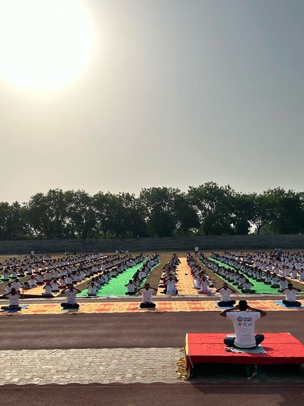Shashankyoga's tweet photo. Glimpse of 9th international yoga day #IDY2023 #yoga #YogaForHealth #shashankyoga #shashankpatilyoga https://t.co/KMDFmU8vZP