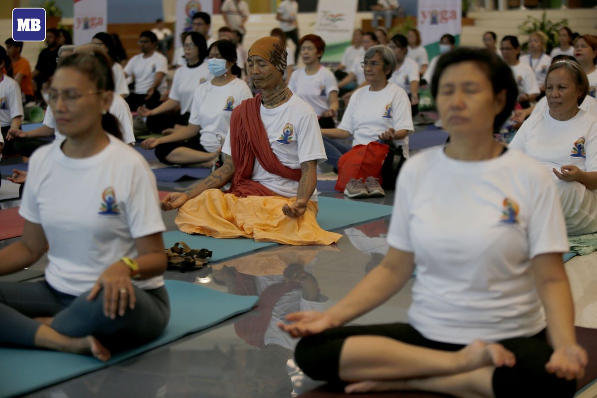 Manila Bulletin News on Twitter "LOOK Yoga enthusiasts flex in unison